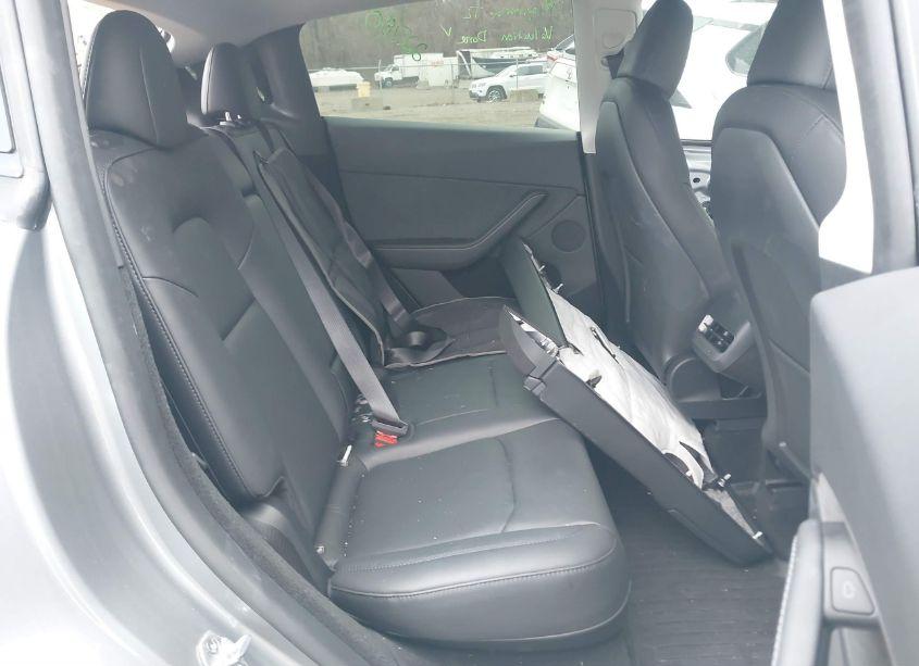 Photo 8 of 2024 Tesla Model Y LONG RANGE DUAL MOTOR ALL-WHEEL DRIVE (VIN 7SAYGDEE9RA287962)