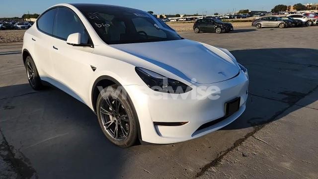 Photo 9 of 2024 TESLA MODEL Y (VIN 7SAYGDEE9RA321107)