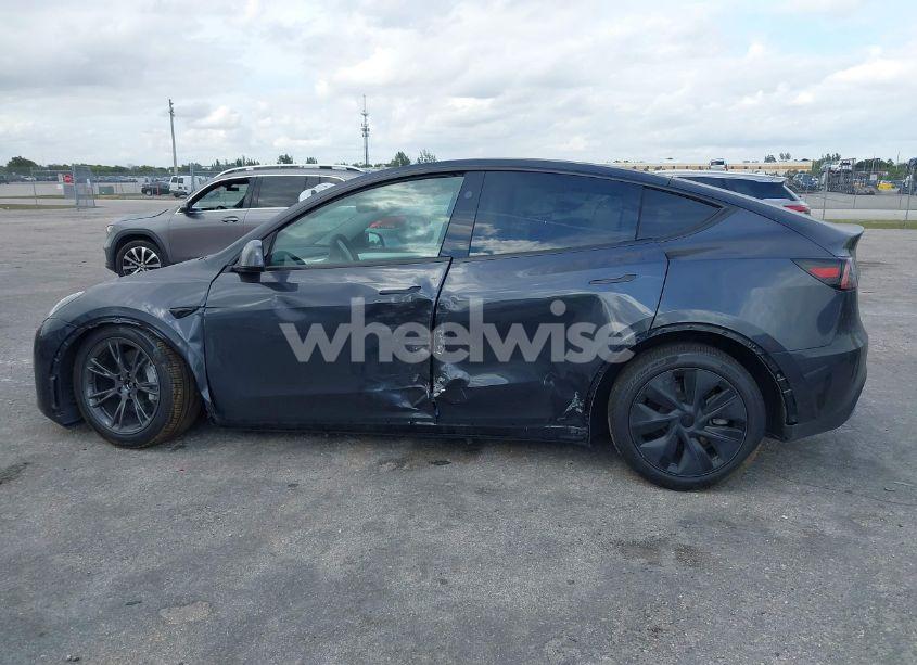 Photo 14 of 2024 Tesla Model Y LONG RANGE DUAL MOTOR ALL-WHEEL DRIVE (VIN 7SAYGDEE9RA325206)