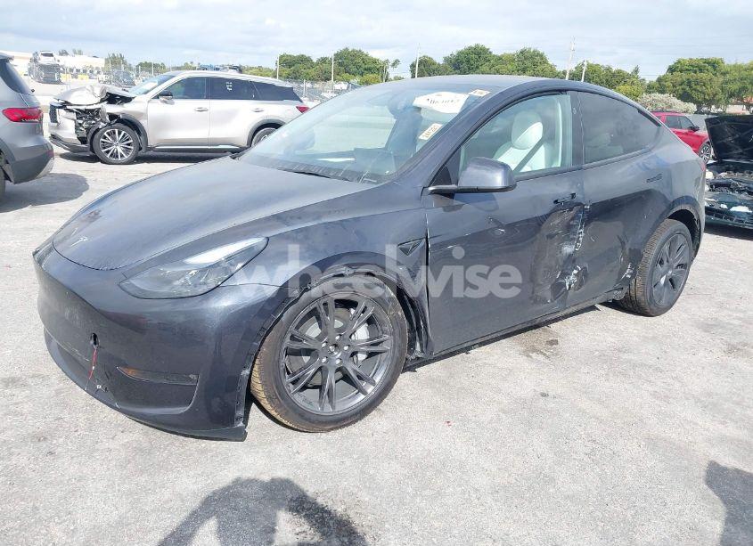 Photo 2 of 2024 Tesla Model Y LONG RANGE DUAL MOTOR ALL-WHEEL DRIVE (VIN 7SAYGDEE9RA325206)