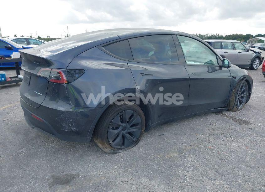 Photo 4 of 2024 Tesla Model Y LONG RANGE DUAL MOTOR ALL-WHEEL DRIVE (VIN 7SAYGDEE9RA325206)