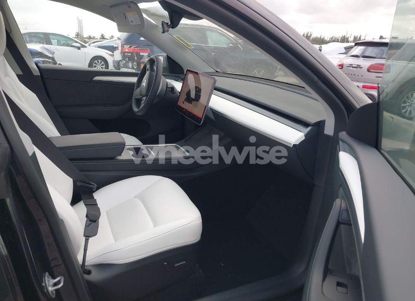 Photo 5 of 2024 Tesla Model Y LONG RANGE DUAL MOTOR ALL-WHEEL DRIVE (VIN 7SAYGDEE9RA325206)