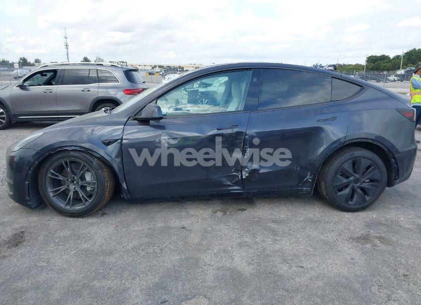 Photo 6 of 2024 Tesla Model Y LONG RANGE DUAL MOTOR ALL-WHEEL DRIVE (VIN 7SAYGDEE9RA325206)