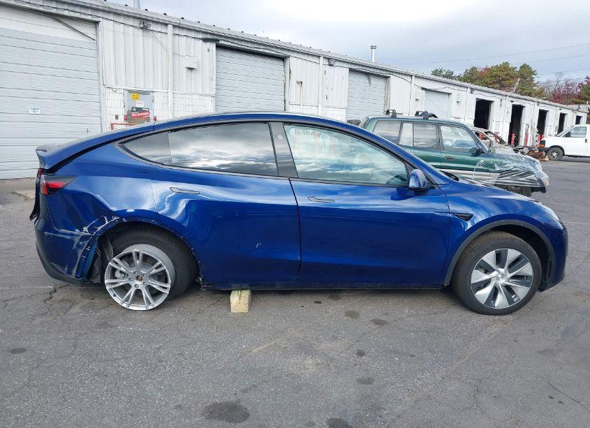 Photo 13 of 2024 Tesla Model Y LONG RANGE DUAL MOTOR ALL-WHEEL DRIVE (VIN 7SAYGDEE9RF035101)