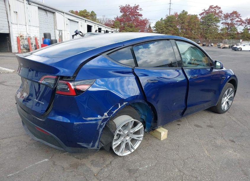 Photo 4 of 2024 Tesla Model Y LONG RANGE DUAL MOTOR ALL-WHEEL DRIVE (VIN 7SAYGDEE9RF035101)