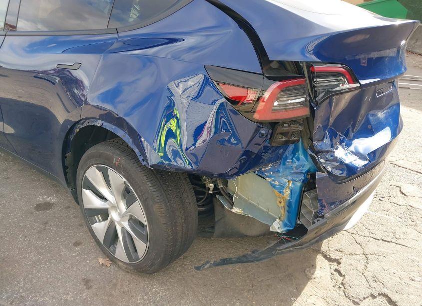 Photo 6 of 2024 Tesla Model Y LONG RANGE DUAL MOTOR ALL-WHEEL DRIVE (VIN 7SAYGDEE9RF035101)