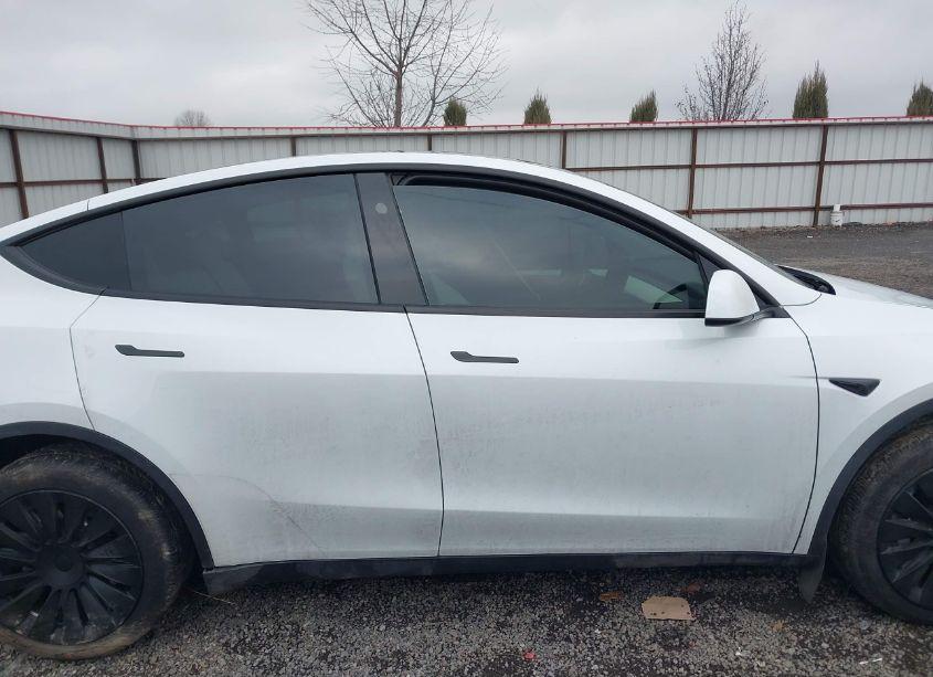 Photo 12 of 2024 Tesla Model Y LONG RANGE DUAL MOTOR ALL-WHEEL DRIVE (VIN 7SAYGDEE9RF072391)