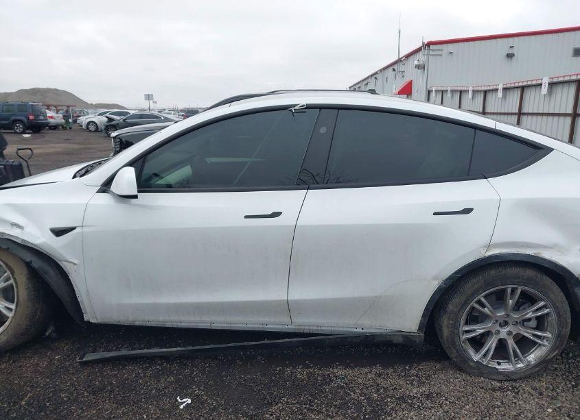 Photo 13 of 2024 Tesla Model Y LONG RANGE DUAL MOTOR ALL-WHEEL DRIVE (VIN 7SAYGDEE9RF072391)