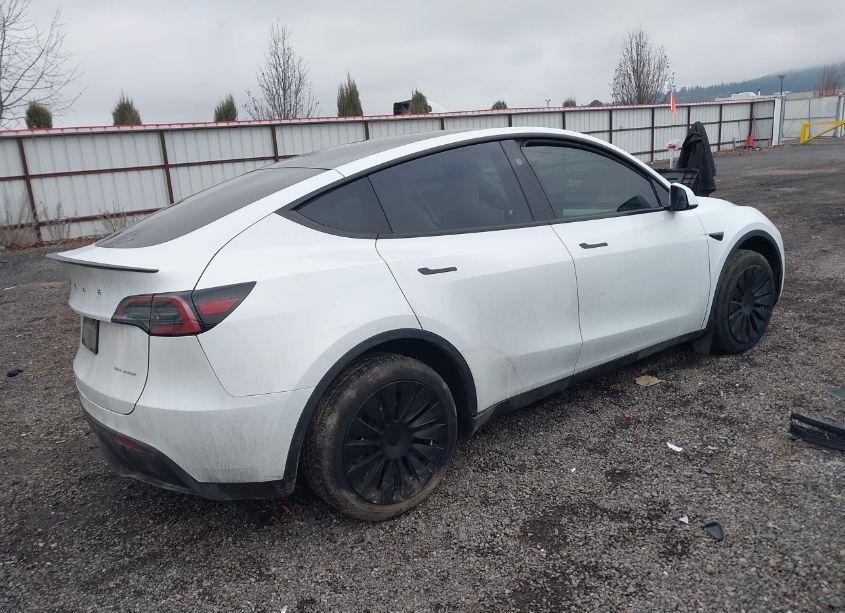 Photo 4 of 2024 Tesla Model Y LONG RANGE DUAL MOTOR ALL-WHEEL DRIVE (VIN 7SAYGDEE9RF072391)