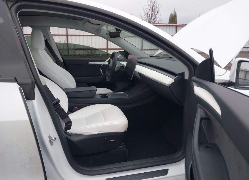 Photo 5 of 2024 Tesla Model Y LONG RANGE DUAL MOTOR ALL-WHEEL DRIVE (VIN 7SAYGDEE9RF072391)