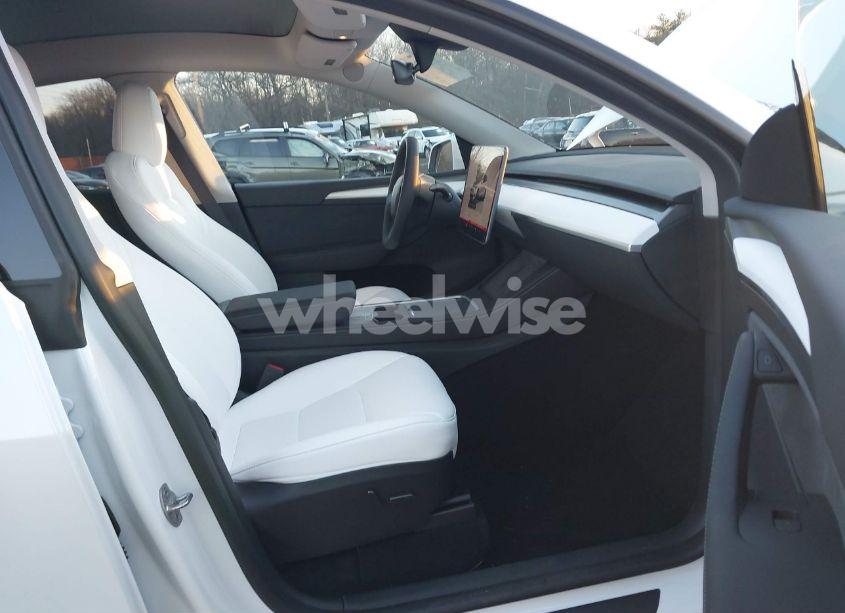 Photo 5 of 2024 Tesla Model Y LONG RANGE DUAL MOTOR ALL-WHEEL DRIVE (VIN 7SAYGDEE9RF180607)