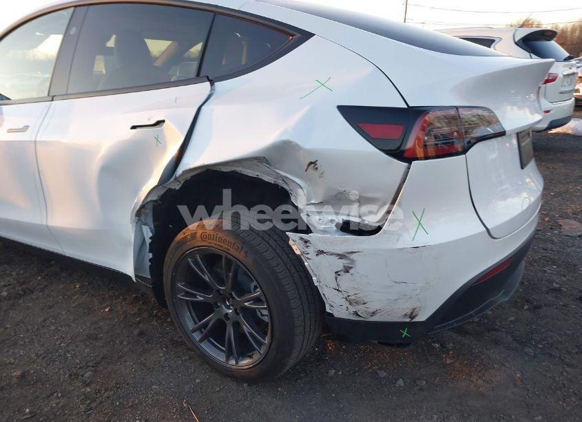 Photo 6 of 2024 Tesla Model Y LONG RANGE DUAL MOTOR ALL-WHEEL DRIVE (VIN 7SAYGDEE9RF180607)