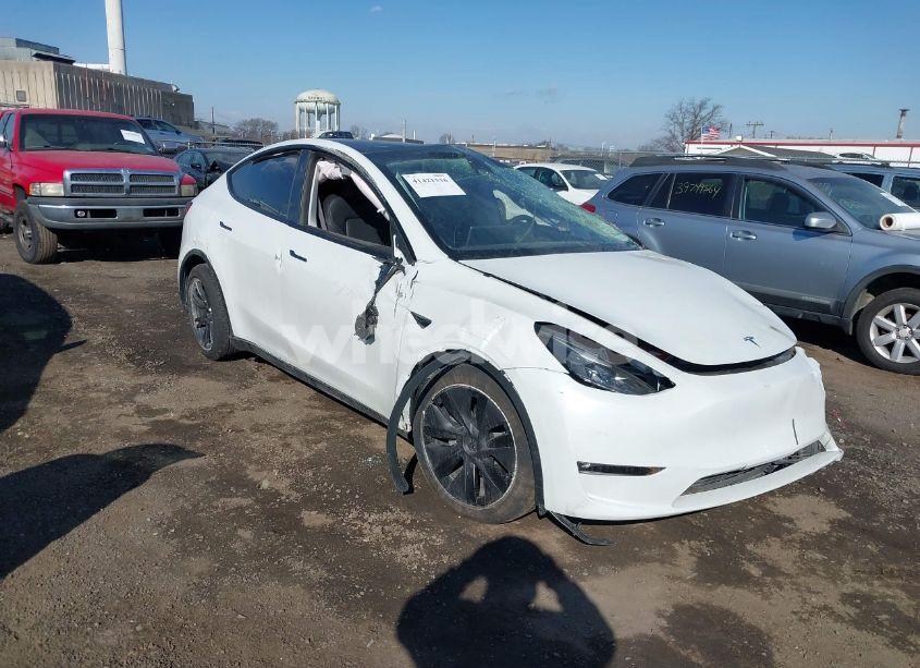 2025 Tesla Model Y LONG RANGE DUAL MOTOR ALL-WHEEL DRIVE (VIN 7SAYGDEE9SF248135) main photo