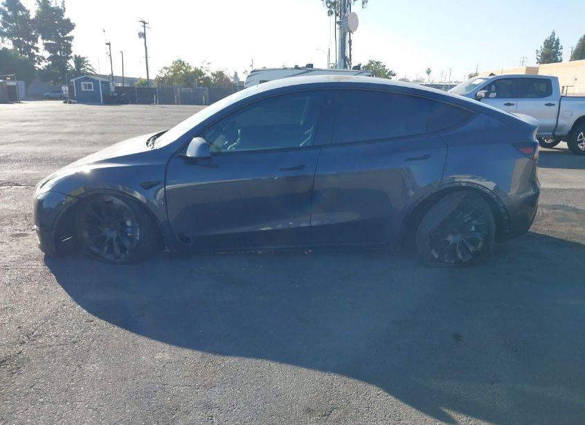 Photo 14 of 2022 Tesla Model Y (VIN 7SAYGDEEXNF366876)