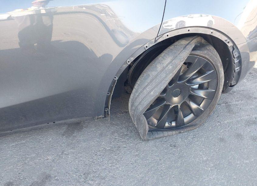 Photo 19 of 2022 Tesla Model Y (VIN 7SAYGDEEXNF366876)