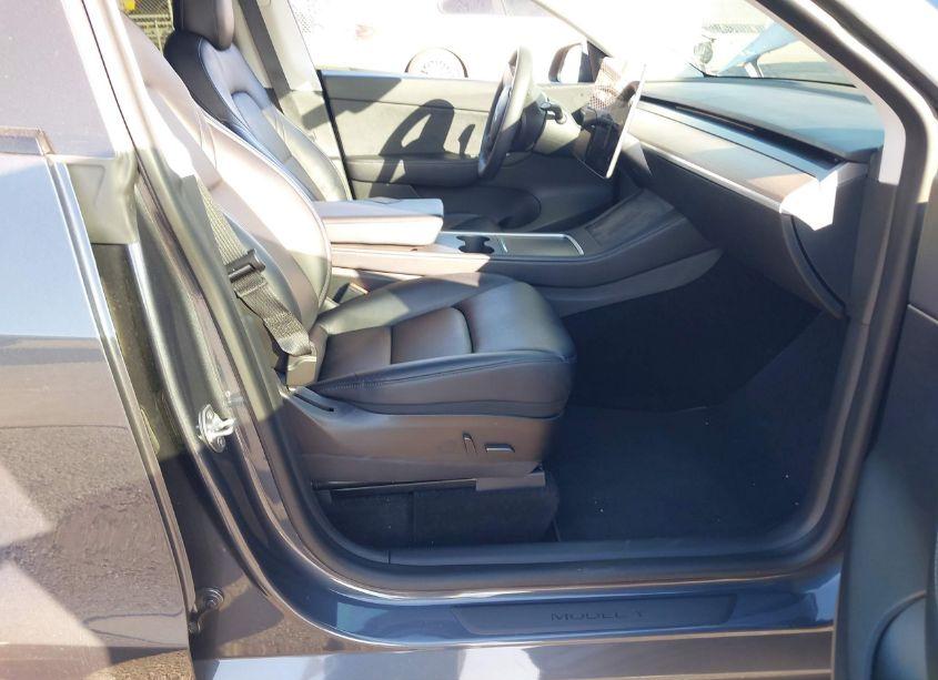 Photo 5 of 2022 Tesla Model Y (VIN 7SAYGDEEXNF366876)
