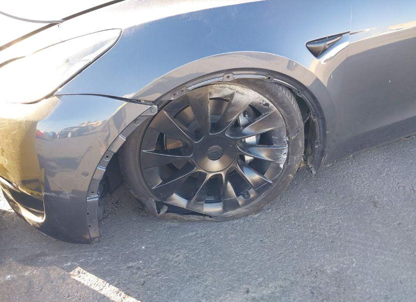 Photo 6 of 2022 Tesla Model Y (VIN 7SAYGDEEXNF366876)