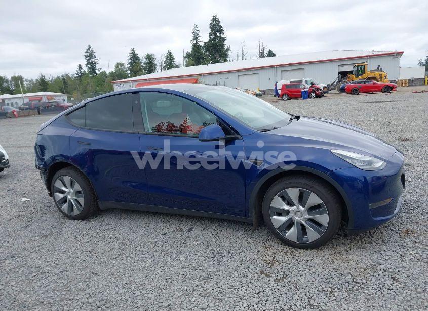 Photo 14 of 2022 Tesla Model Y LONG RANGE DUAL MOTOR ALL-WHEEL DRIVE (VIN 7SAYGDEEXNF409340)