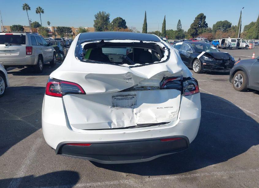 Photo 16 of 2022 Tesla Model Y LONG RANGE DUAL MOTOR ALL-WHEEL DRIVE (VIN 7SAYGDEEXNF410746)