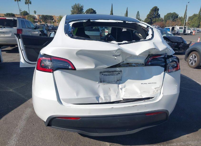 Photo 6 of 2022 Tesla Model Y LONG RANGE DUAL MOTOR ALL-WHEEL DRIVE (VIN 7SAYGDEEXNF410746)
