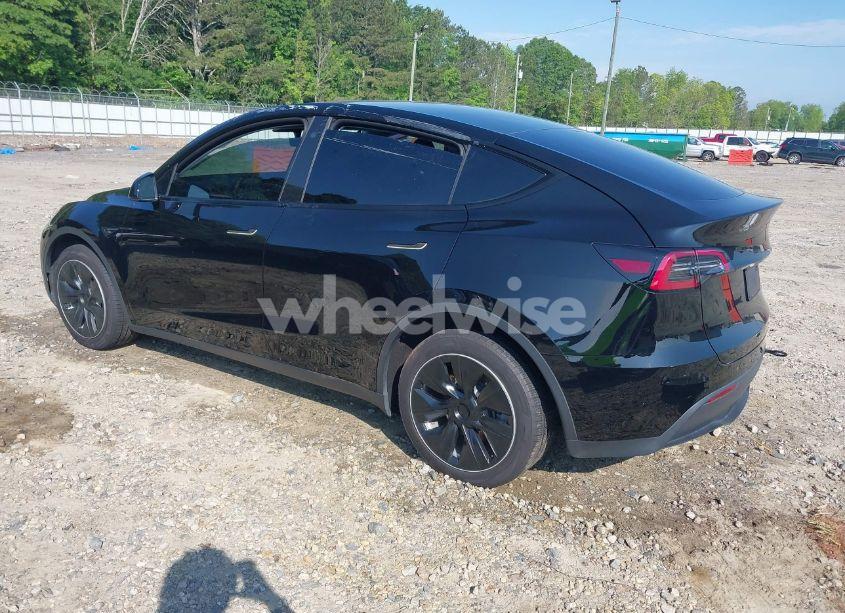 Photo 3 of 2023 Tesla Model Y AWD/LONG RANGE DUAL MOTOR ALL-WHEEL DRIVE (VIN 7SAYGDEEXPA027342)