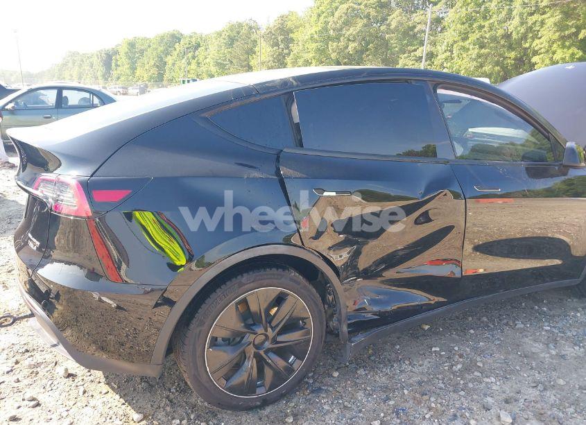 Photo 6 of 2023 Tesla Model Y AWD/LONG RANGE DUAL MOTOR ALL-WHEEL DRIVE (VIN 7SAYGDEEXPA027342)