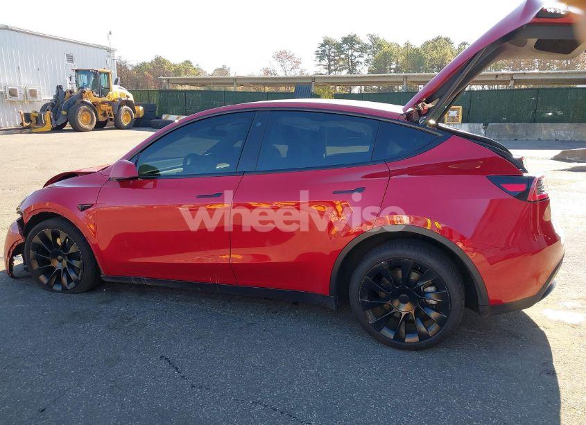 Photo 3 of 2023 Tesla Model Y AWD/LONG RANGE DUAL MOTOR ALL-WHEEL DRIVE (VIN 7SAYGDEEXPA030418)
