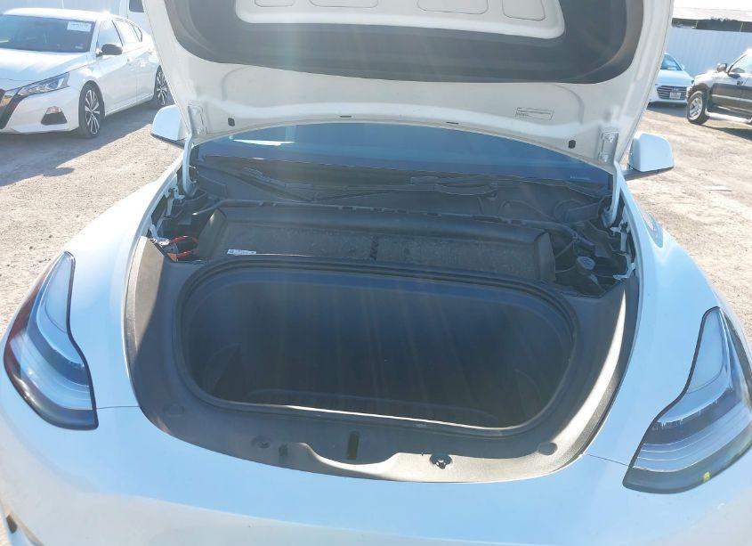 Photo 10 of 2023 Tesla Model Y AWD/LONG RANGE DUAL MOTOR ALL-WHEEL DRIVE (VIN 7SAYGDEEXPA036686)