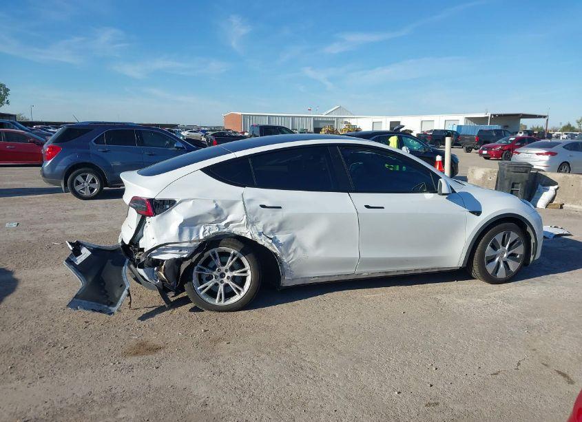 Photo 13 of 2023 Tesla Model Y AWD/LONG RANGE DUAL MOTOR ALL-WHEEL DRIVE (VIN 7SAYGDEEXPA036686)