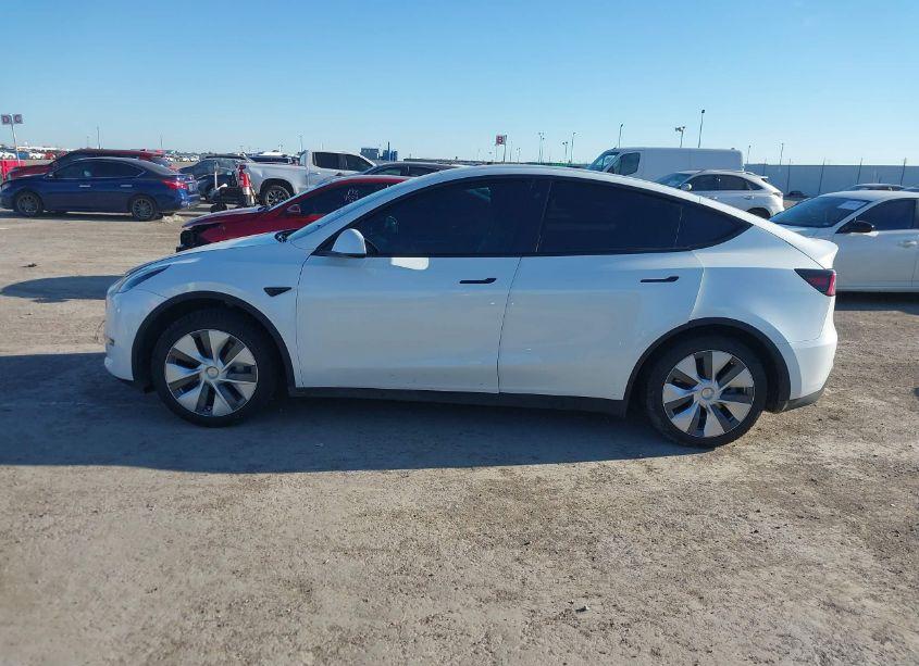 Photo 14 of 2023 Tesla Model Y AWD/LONG RANGE DUAL MOTOR ALL-WHEEL DRIVE (VIN 7SAYGDEEXPA036686)