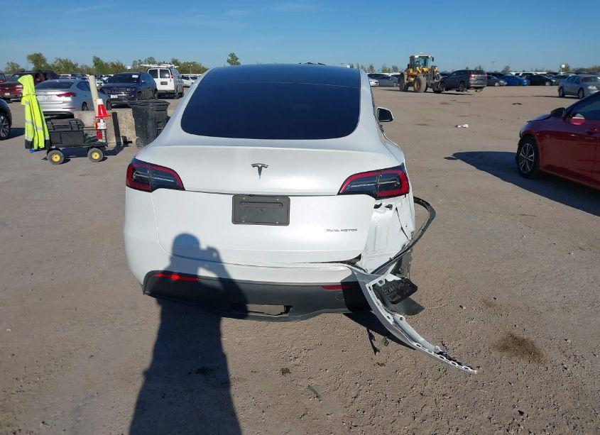 Photo 16 of 2023 Tesla Model Y AWD/LONG RANGE DUAL MOTOR ALL-WHEEL DRIVE (VIN 7SAYGDEEXPA036686)