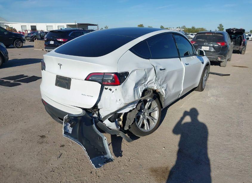 Photo 4 of 2023 Tesla Model Y AWD/LONG RANGE DUAL MOTOR ALL-WHEEL DRIVE (VIN 7SAYGDEEXPA036686)