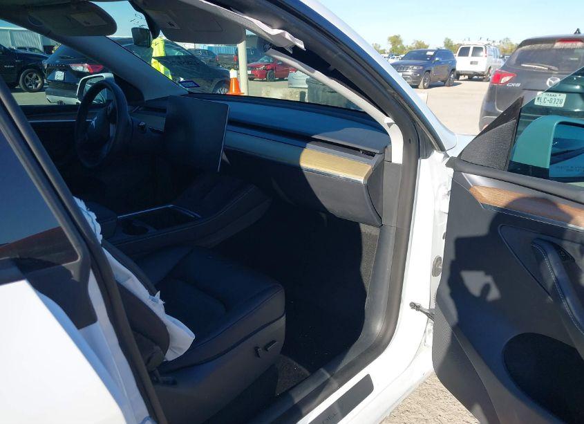 Photo 5 of 2023 Tesla Model Y AWD/LONG RANGE DUAL MOTOR ALL-WHEEL DRIVE (VIN 7SAYGDEEXPA036686)