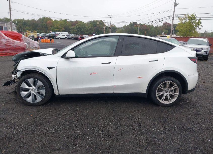 Photo 13 of 2023 Tesla Model Y AWD/LONG RANGE DUAL MOTOR ALL-WHEEL DRIVE (VIN 7SAYGDEEXPA079053)