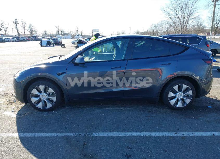 Photo 14 of 2023 Tesla Model Y AWD/LONG RANGE DUAL MOTOR ALL-WHEEL DRIVE (VIN 7SAYGDEEXPA090215)