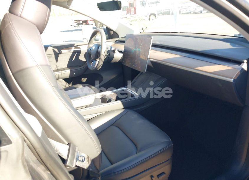 Photo 5 of 2023 Tesla Model Y AWD/LONG RANGE DUAL MOTOR ALL-WHEEL DRIVE (VIN 7SAYGDEEXPA090215)