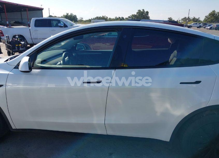 Photo 15 of 2023 Tesla Model Y AWD/LONG RANGE DUAL MOTOR ALL-WHEEL DRIVE (VIN 7SAYGDEEXPA123374)