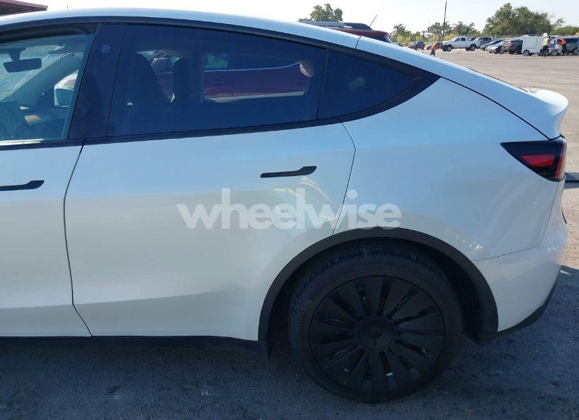 Photo 21 of 2023 Tesla Model Y AWD/LONG RANGE DUAL MOTOR ALL-WHEEL DRIVE (VIN 7SAYGDEEXPA123374)
