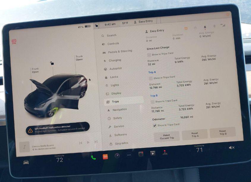 Photo 18 of 2023 Tesla Model Y AWD/LONG RANGE DUAL MOTOR ALL-WHEEL DRIVE (VIN 7SAYGDEEXPF638460)