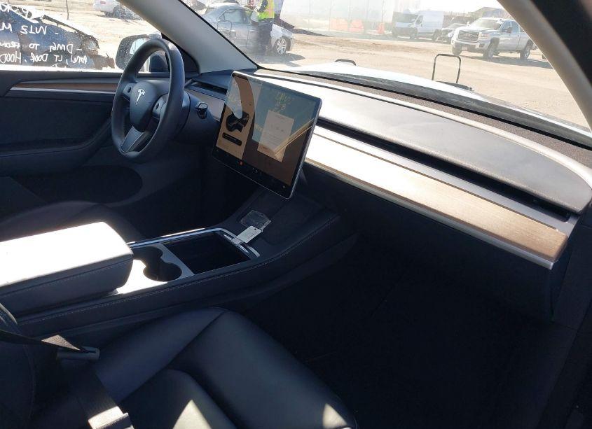Photo 5 of 2023 Tesla Model Y AWD/LONG RANGE DUAL MOTOR ALL-WHEEL DRIVE (VIN 7SAYGDEEXPF638460)