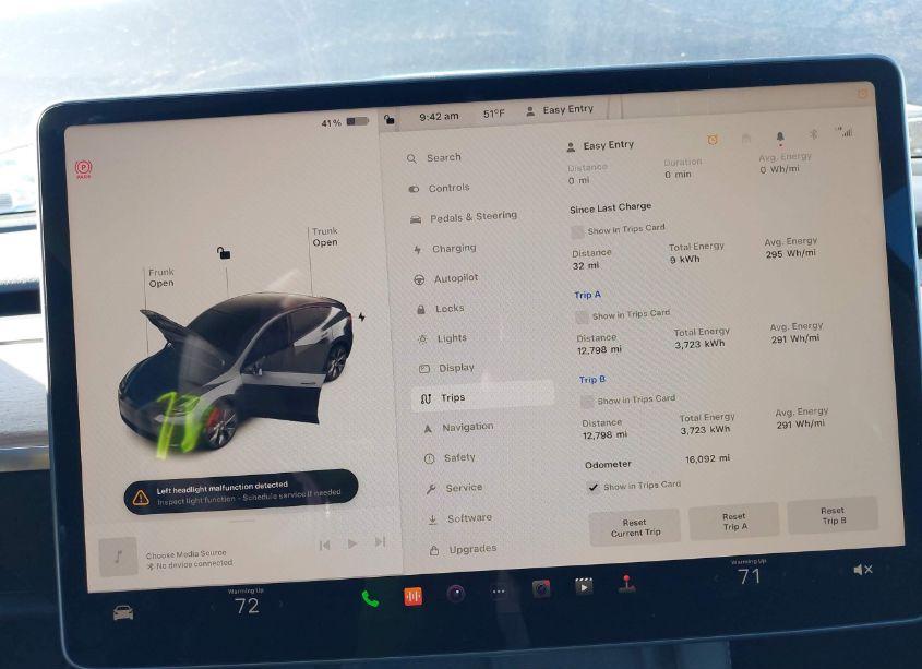 Photo 7 of 2023 Tesla Model Y AWD/LONG RANGE DUAL MOTOR ALL-WHEEL DRIVE (VIN 7SAYGDEEXPF638460)