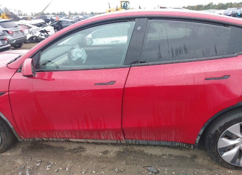 Photo 13 of 2023 Tesla Model Y AWD/LONG RANGE DUAL MOTOR ALL-WHEEL DRIVE (VIN 7SAYGDEEXPF685584)