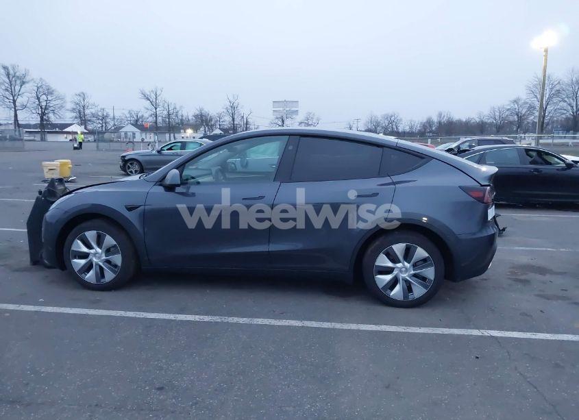 Photo 14 of 2023 Tesla Model Y AWD/LONG RANGE DUAL MOTOR ALL-WHEEL DRIVE (VIN 7SAYGDEEXPF865549)