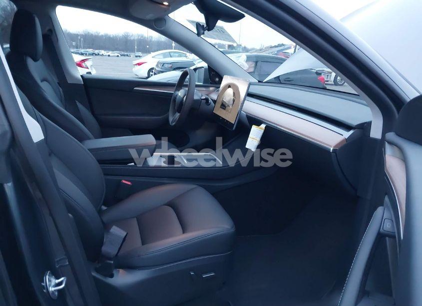 Photo 5 of 2023 Tesla Model Y AWD/LONG RANGE DUAL MOTOR ALL-WHEEL DRIVE (VIN 7SAYGDEEXPF865549)