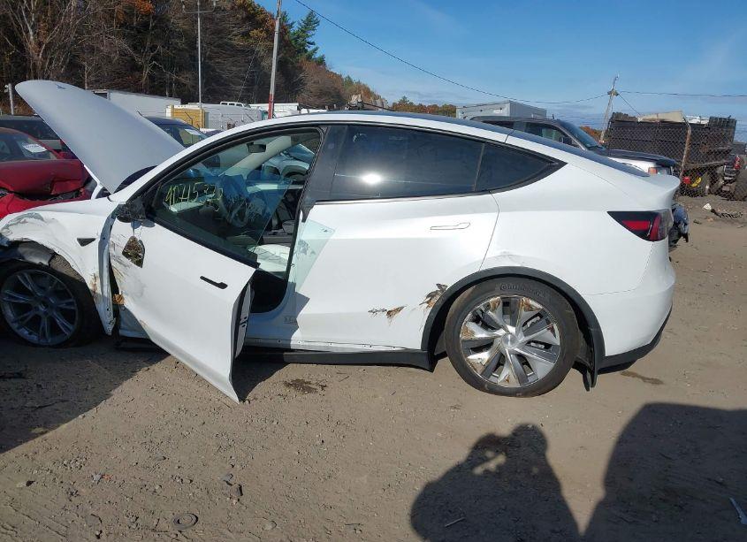 Photo 15 of 2023 Tesla Model Y AWD/LONG RANGE DUAL MOTOR ALL-WHEEL DRIVE (VIN 7SAYGDEEXPF876275)