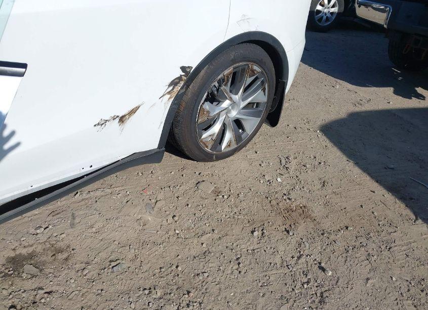 Photo 21 of 2023 Tesla Model Y AWD/LONG RANGE DUAL MOTOR ALL-WHEEL DRIVE (VIN 7SAYGDEEXPF876275)