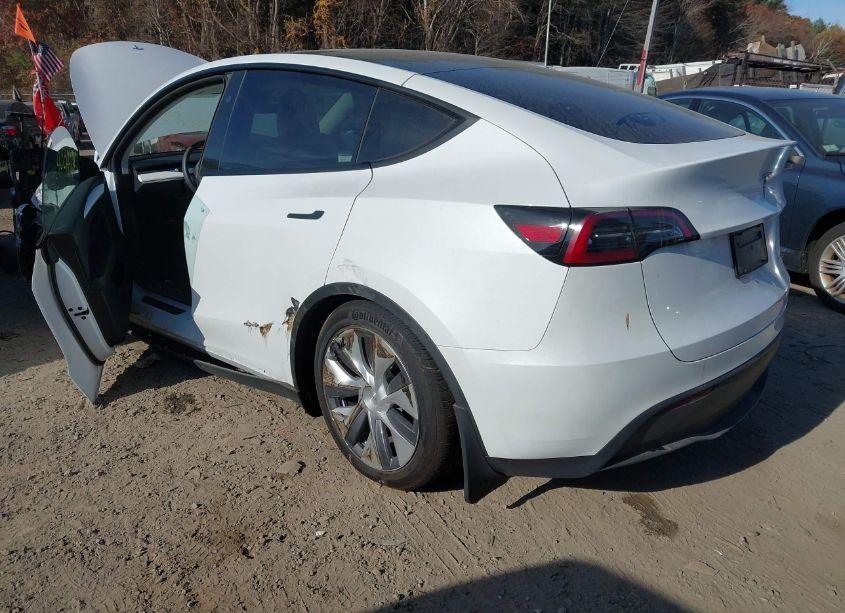 Photo 3 of 2023 Tesla Model Y AWD/LONG RANGE DUAL MOTOR ALL-WHEEL DRIVE (VIN 7SAYGDEEXPF876275)