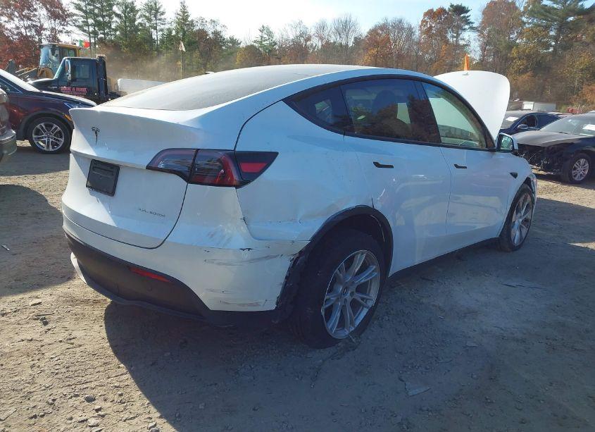 Photo 4 of 2023 Tesla Model Y AWD/LONG RANGE DUAL MOTOR ALL-WHEEL DRIVE (VIN 7SAYGDEEXPF876275)