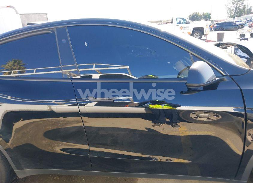 Photo 13 of 2023 Tesla Model Y AWD/LONG RANGE DUAL MOTOR ALL-WHEEL DRIVE (VIN 7SAYGDEEXPF958037)