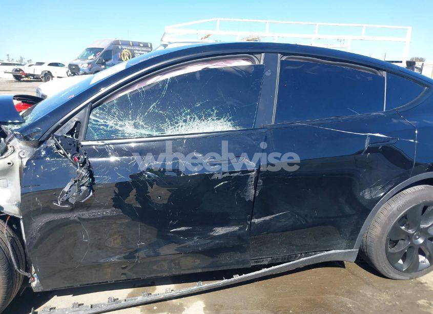 Photo 14 of 2023 Tesla Model Y AWD/LONG RANGE DUAL MOTOR ALL-WHEEL DRIVE (VIN 7SAYGDEEXPF958037)